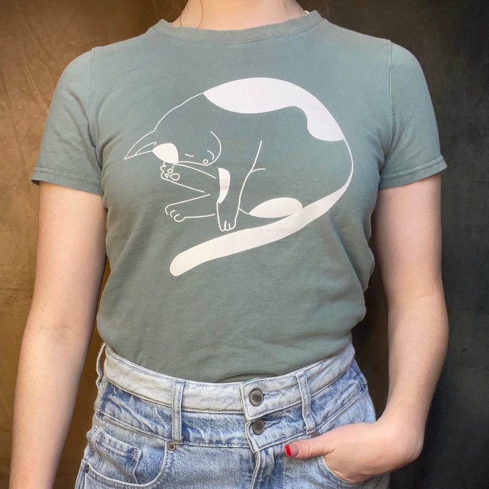 Sleeping Cat Tee || US Women's S